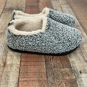 NWT Rockdove Nomad Slippers with Memory Foam
